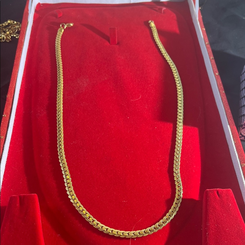 Elegant Gold Tone Chain Necklace